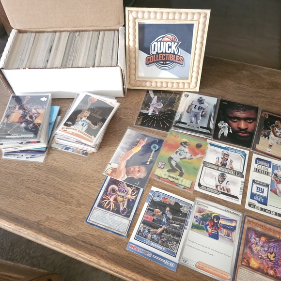 200+ Mystery Lot Base Cards – Sports, Pokémon, MLB, NBA – Bulk Lot - Picture 1 of 3
